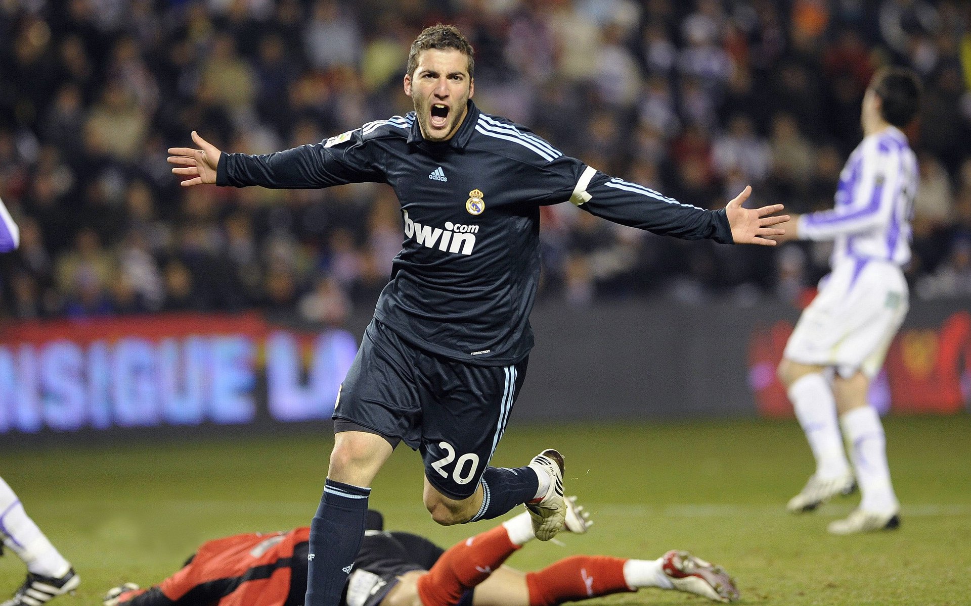 战术演练专注高位压迫目标直指下场比赛主动权，战术演练4-13